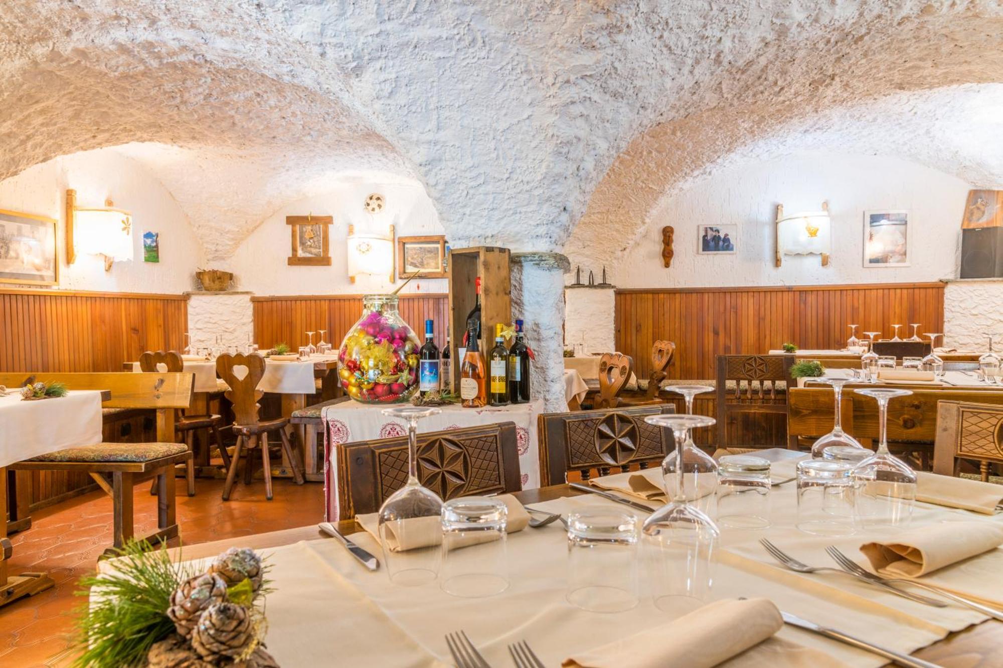 La Placette - Albergo Diffuso E Trattoria Usseaux Екстериор снимка
