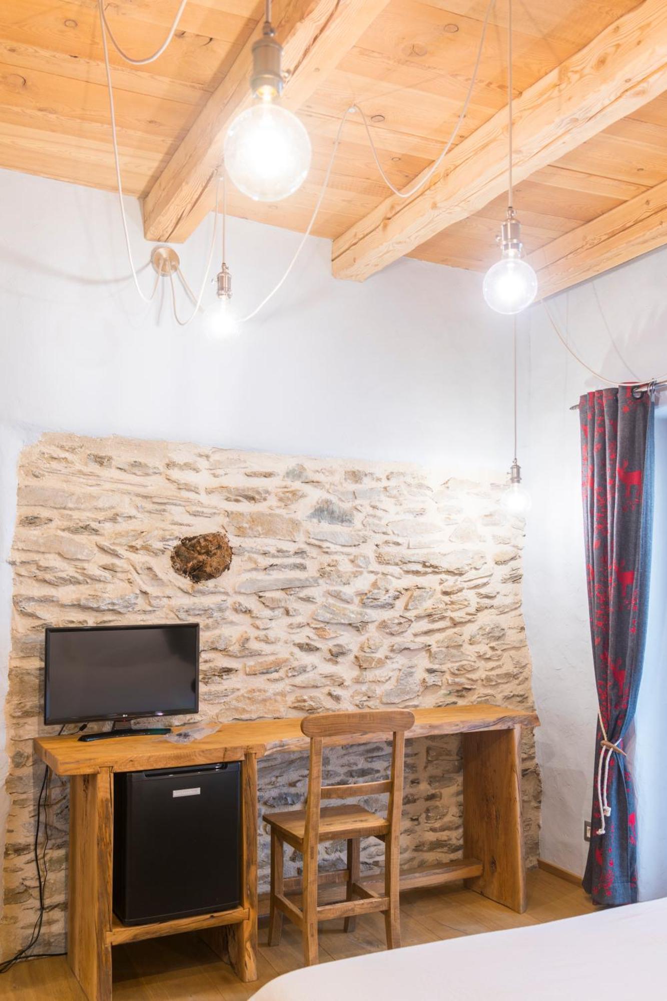La Placette - Albergo Diffuso E Trattoria Usseaux Екстериор снимка