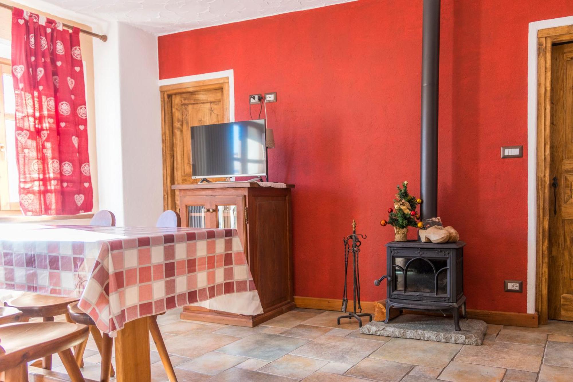 La Placette - Albergo Diffuso E Trattoria Usseaux Екстериор снимка