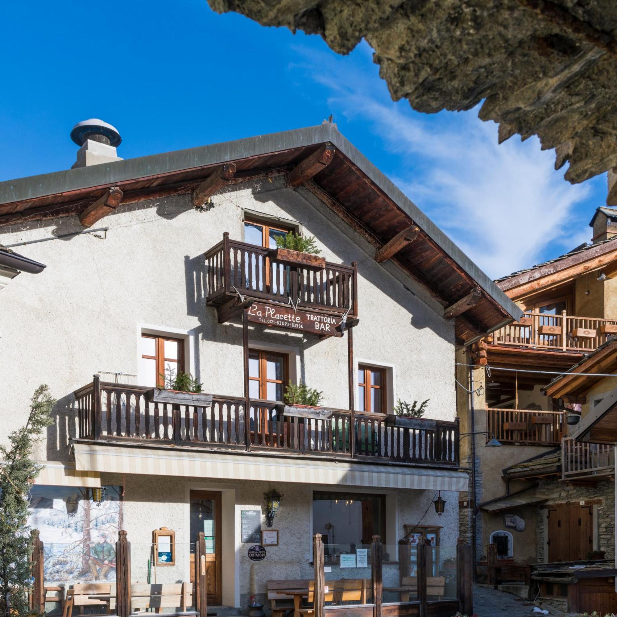 La Placette - Albergo Diffuso E Trattoria Usseaux Екстериор снимка