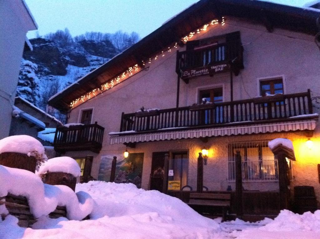 La Placette - Albergo Diffuso E Trattoria Usseaux Екстериор снимка